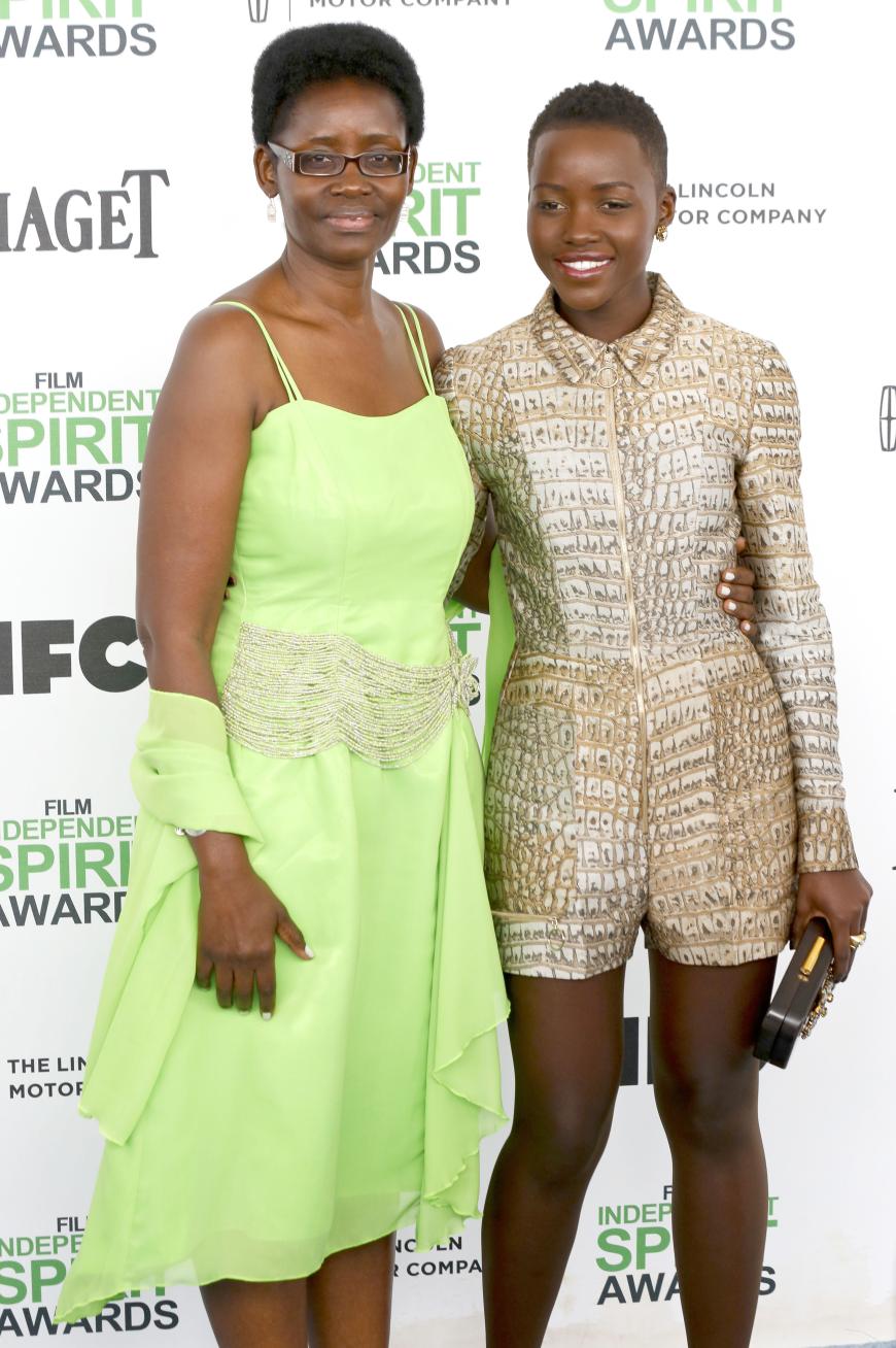 Könnte ihre Schwester sein: Lupita Nyong'o neben Mama Dorothy
