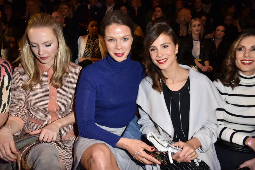 Deutsche Stars in der Front Row: Janin Reinhardt, Jessica Schwarz, Aylin Tezel und Nazan Eckes (v.l.)