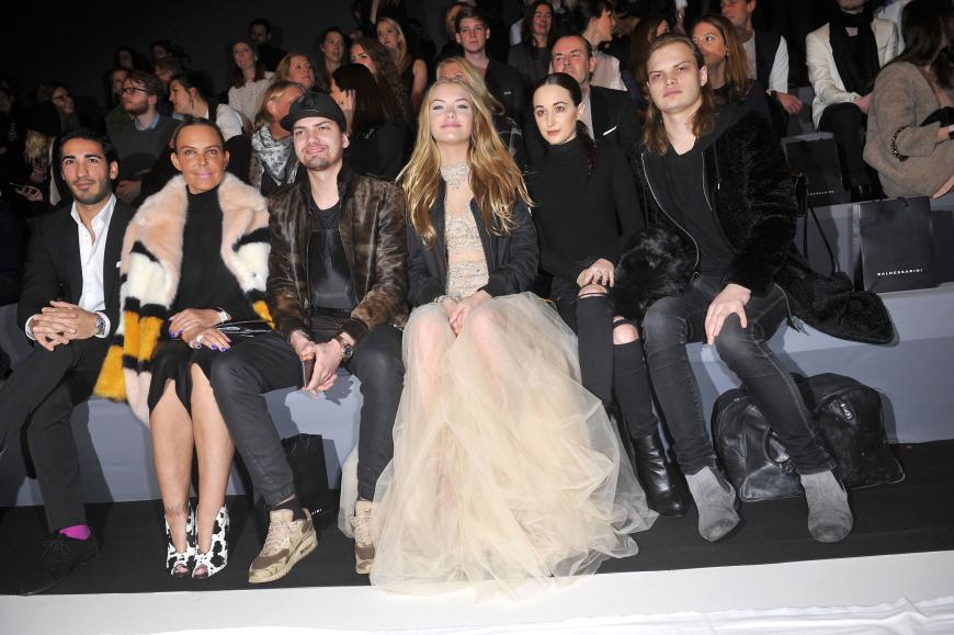 Familie Ochsenknecht bei der Show von Baldessarini: Umut Kekilli, Natascha Ochsenknecht, Jimi Blue Ochsenknecht, Cheyenne Ochsenknecht, Lorraine und Wilson Gonzalez v.l.