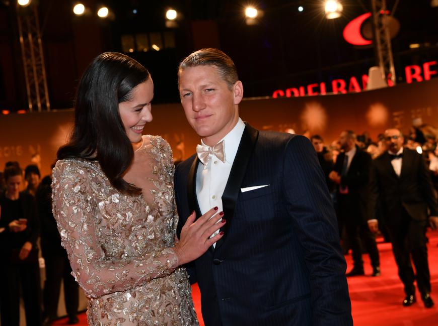 Awww! Basti mit seiner Ehefrau Ana Ivanovic beim Bambi 2016