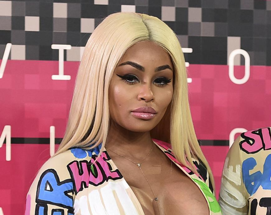 Hätte man sich fast gedacht, dass Blac Chyna nicht mit diesem Namen auf die Welt kam. In ihrer Geburtsurkunde ist Angela White vermerkt.
