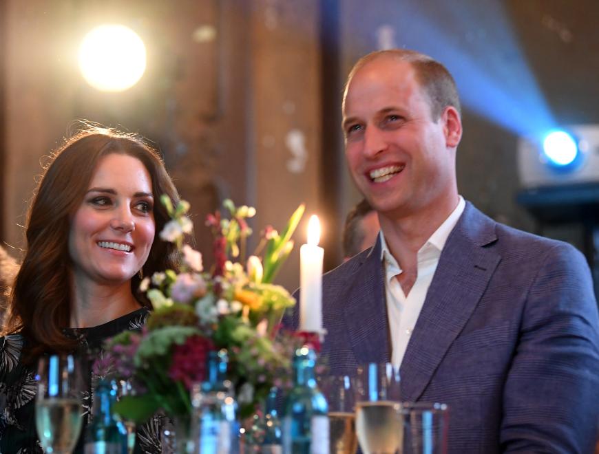 Am Abend des zweiten Tages treffen sich Kate und William mit jungen Unternehmern und Kreativen im Clärchens Ballhaus in Berlin.