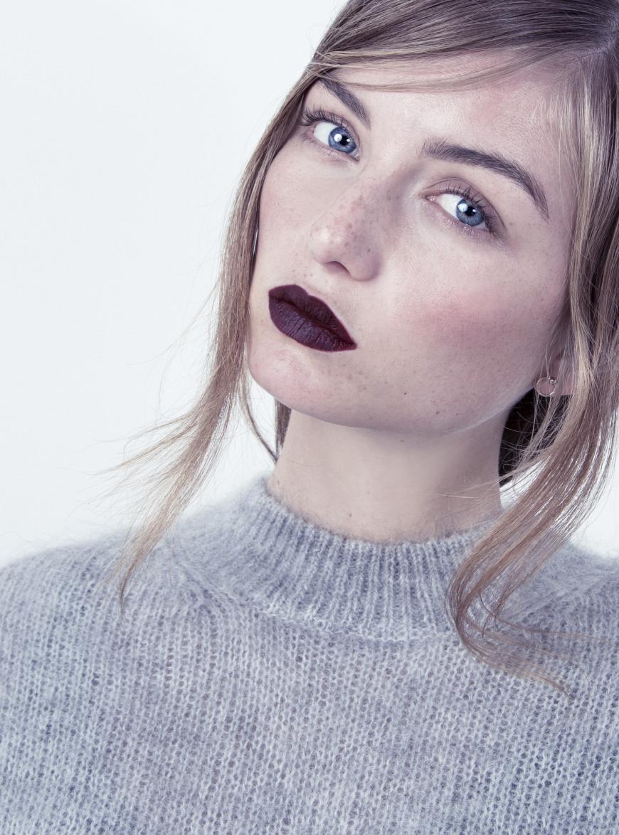 Brombeer Lippen Pullover von & Other Stories, ca. 75 Euro
