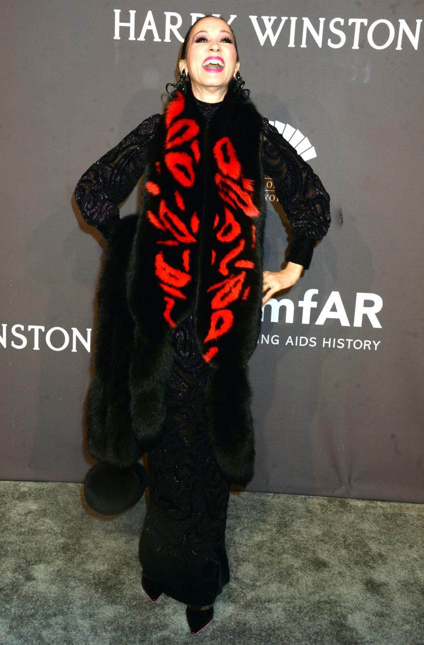 Das reife Model Pat Cleveland treibt vermutlich nicht nur PETA auf die Barrikaden. Schade, denn heutzutage gibt es doch genügend Alternativen in Fake Fur.