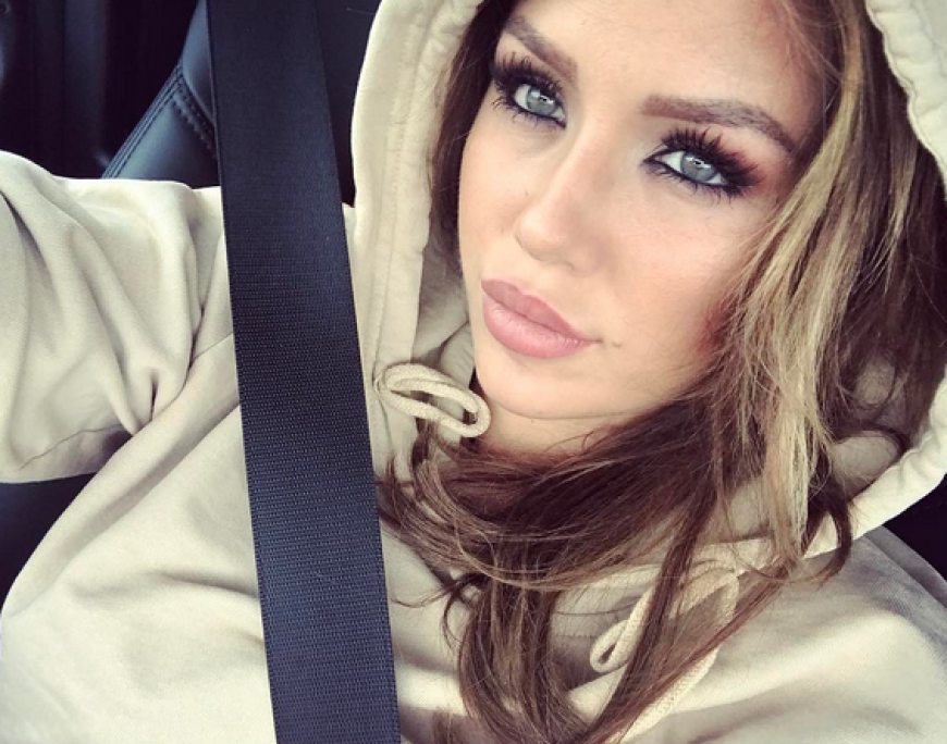 Das sind die neuesten Bilder der Sängerin auf Instagram, auf jeden Fall ist sie nach wie vor sehr hübsch, nur ist es nicht langsam ein bisschen too much?