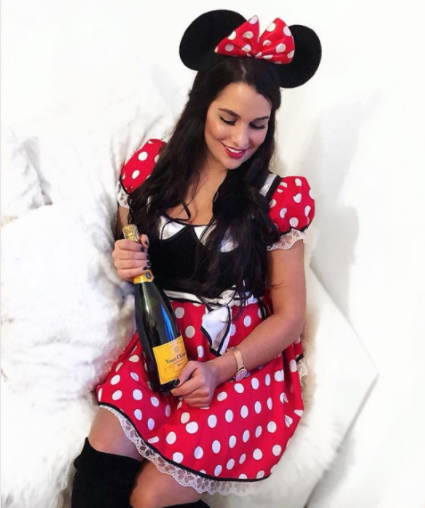 Als süß & sexy will auch Bachelor-Kandidatin Meike Emonts bei Social Media punkten. Auch sie entschied sich für ein Minnie-Maus-Kostüm.