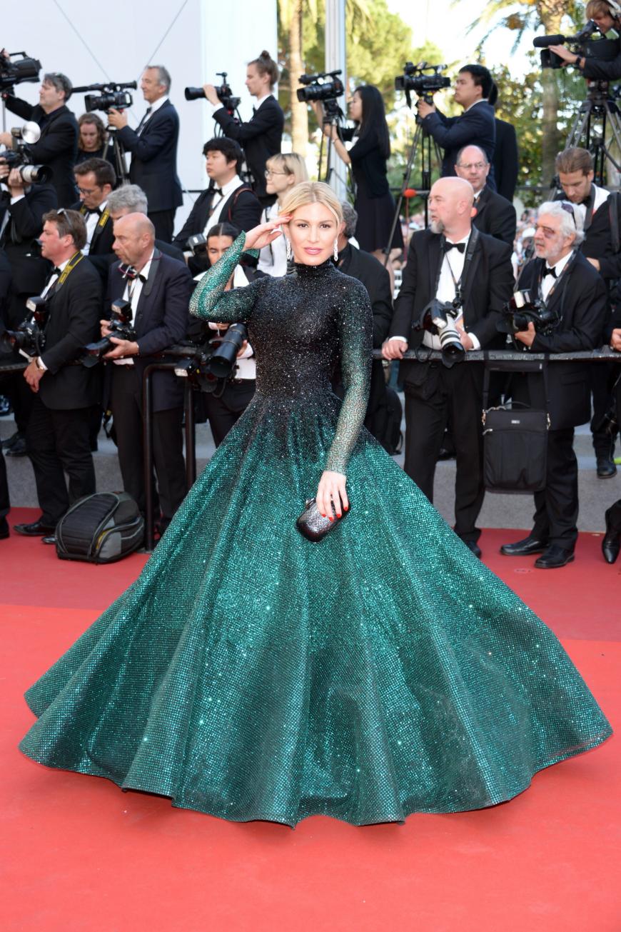 Eines der absolut schönsten Kleider in Cannes 2017 ist das von dem israelischen Socialite Hofit Golan. Es sieht aus wie das kühle, grüne Meer...