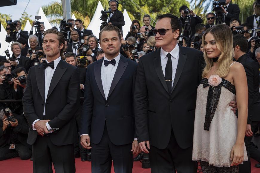 Quentin Tarantino (2.v.r.) posiert mit den Superstars seines Films: Leonardo DiCaprio, Brad Pitt und Margot Robbie (r.).