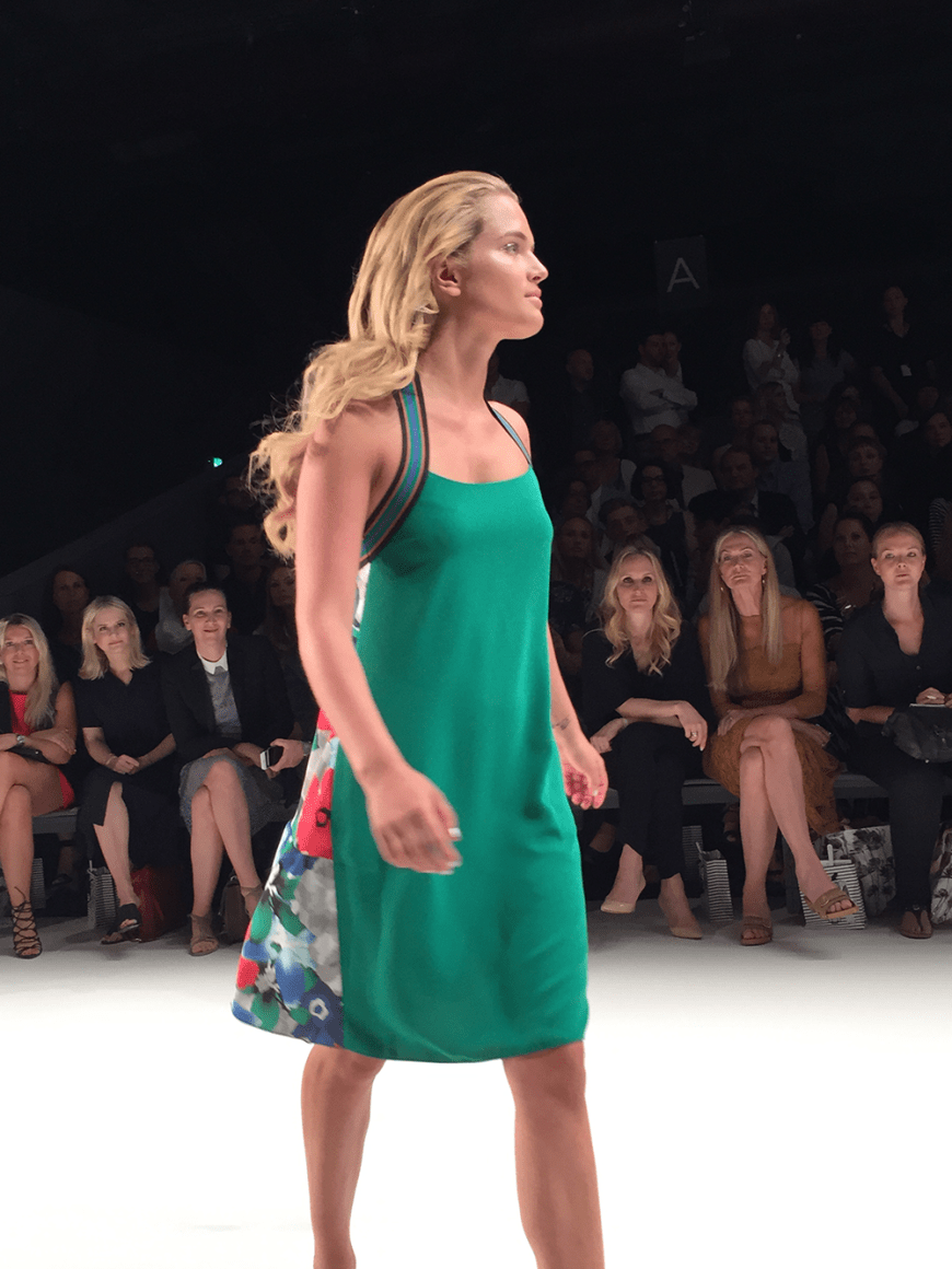 Chiara Moon Horst sah ebenfalls toll aus auf dem Catwalk. Ich saß neben Mama Anouschka Renzi, die nervöser war als die Tochter. Die will übrigens Schauspielerin werden.