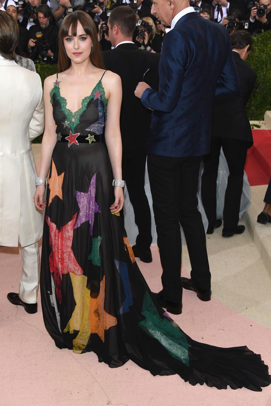 Das Thema verfehlt hat unserer Meinung nach Dakota Johnson, die in einem Sternenkleid von Gucci kam.