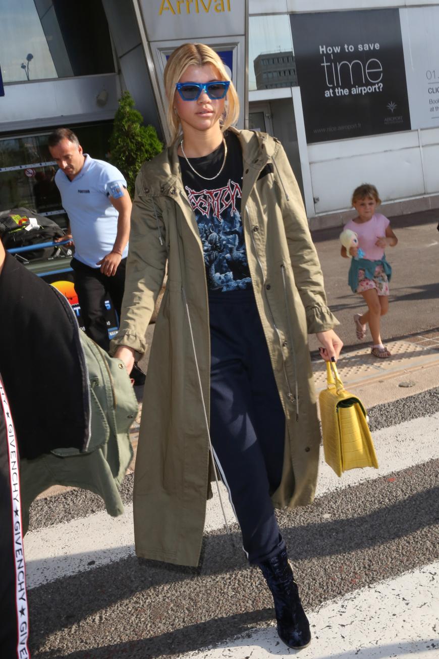 Promi-Tochter, Model-Hoffnung und Bieber-Ex Sofia Richie zieht es in diesem Jahr auch nach Cannes. Ihr Outfit wirkt allerdings eher weniger Côte d'Azur-tauglich - schließlich herrschen sommerliche Temperaturen.