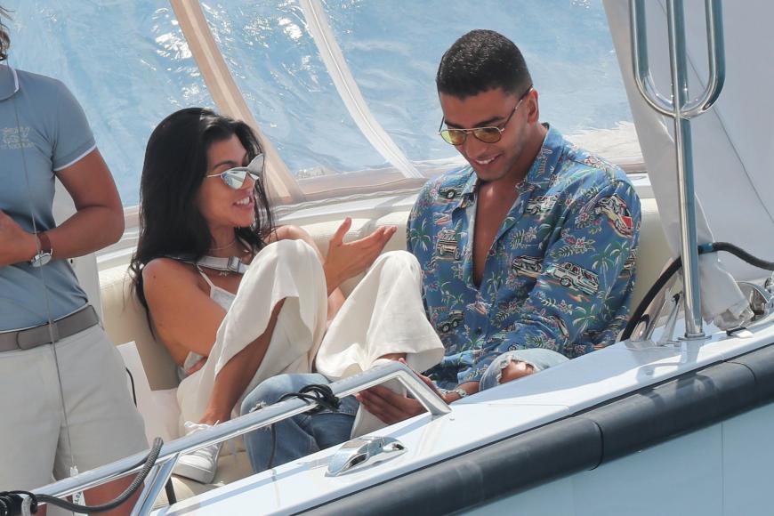 Kourtney Kardashian genießt mit ihrem neuen Boyfriend Younes Bendjima La Dolce Vita am Mittelmeer.