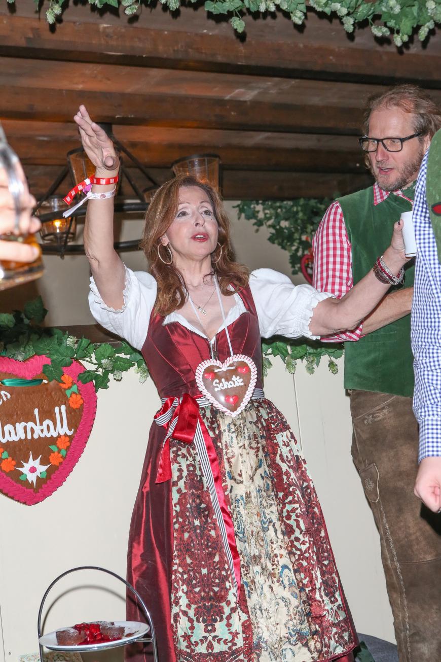 Und jetzt alle! Auch Schlager-Ikone Vicky Leondros (65,