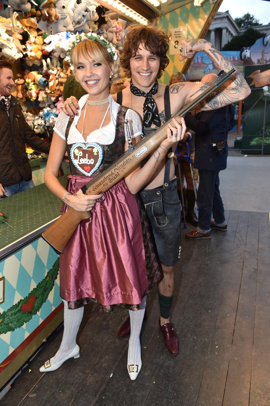 Auch Bonnie Strange und Leebo Friemann sind sich wieder für keine Pose zu schade.