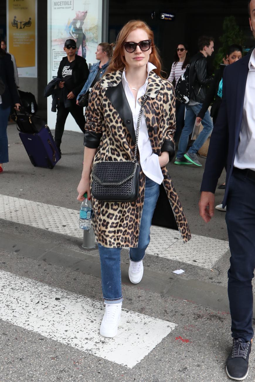 Perfekter Streetwear: Jessica Chastain kommt bei den Filmfestspielen von Cannes an.