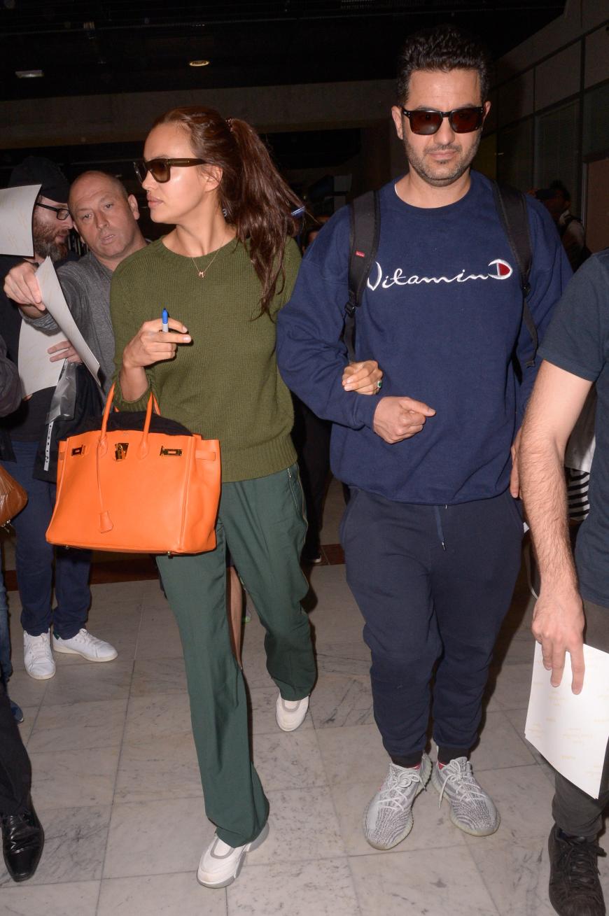 Irina Shayk bei ihrer Ankunft in Nizza. Wo hat sie Bradley Cooper gelassen?
