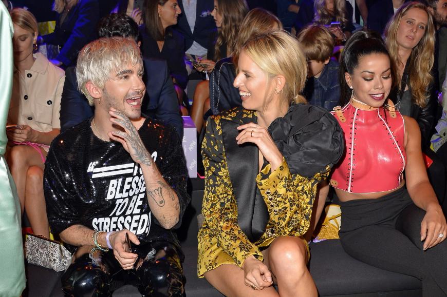 Riesen-Spaß in der Front Row: Bill Kaulitz, Karolina Kurkova und Fernanda Brandao bei der
