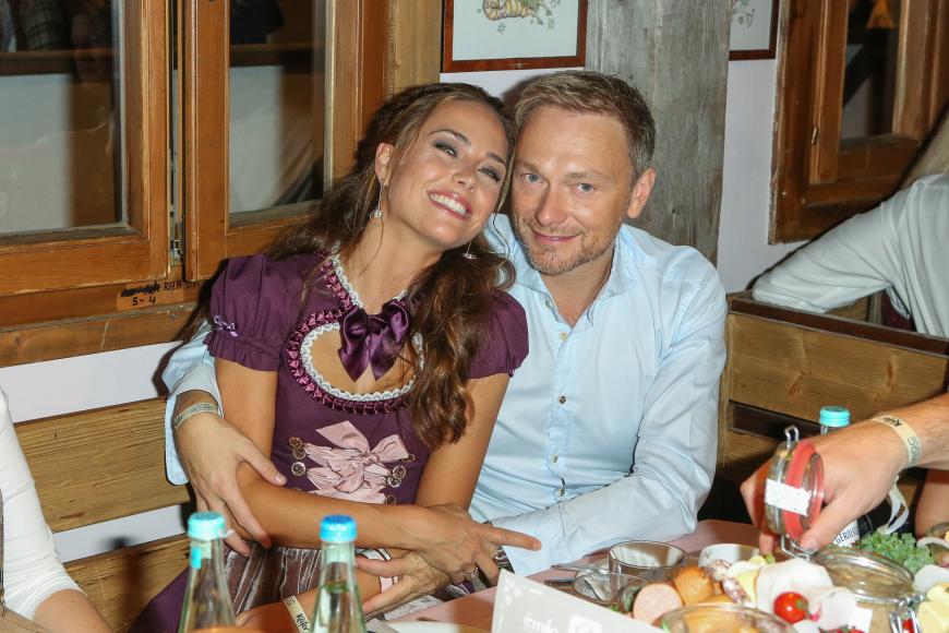 Noch ein verschmustes Paar: FDP-Chef Christian Lindner mit seiner Freundin Franca Lehfeldt.