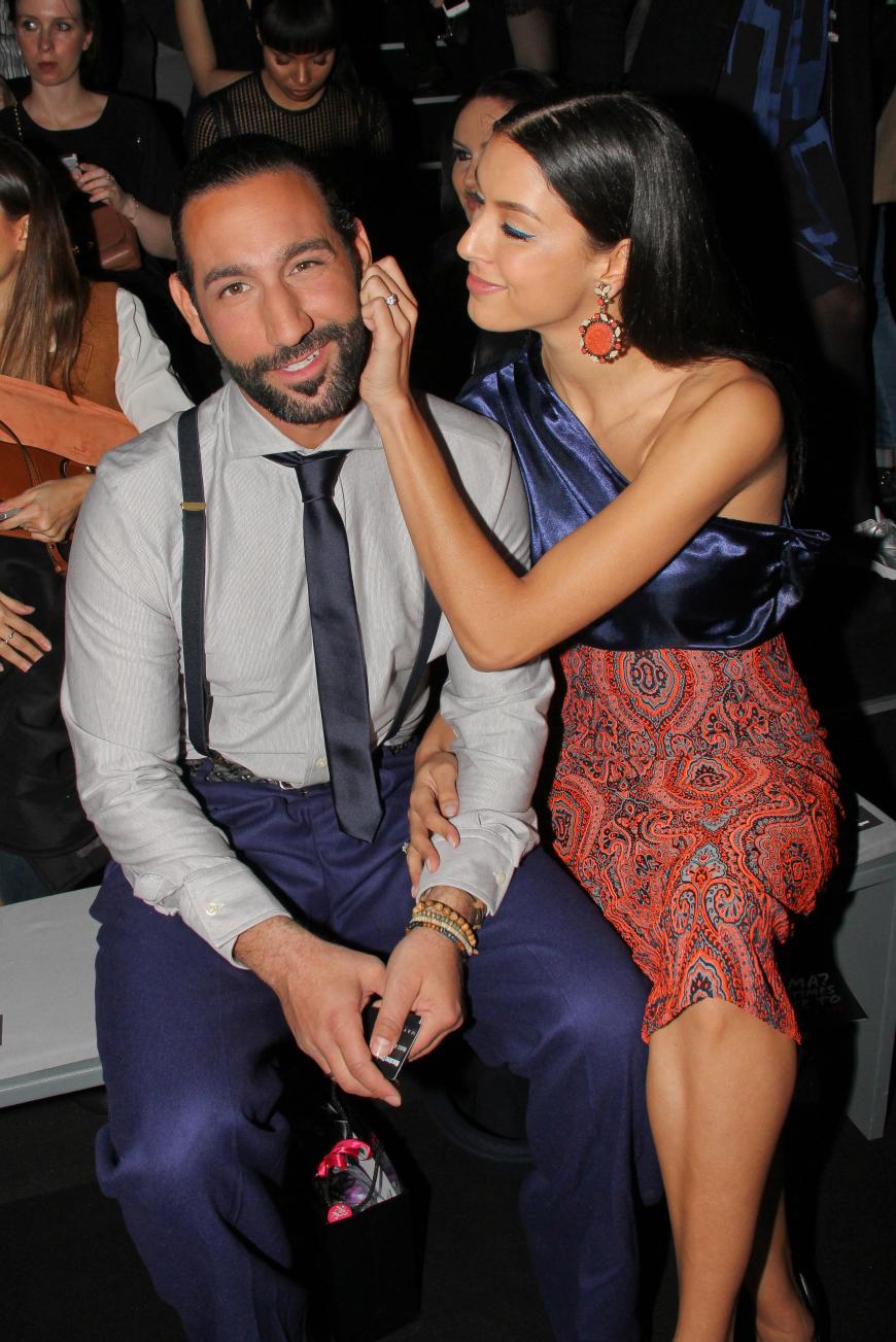 Massimo Sinato und Rebecca Mir turtelnd bei Maybelline