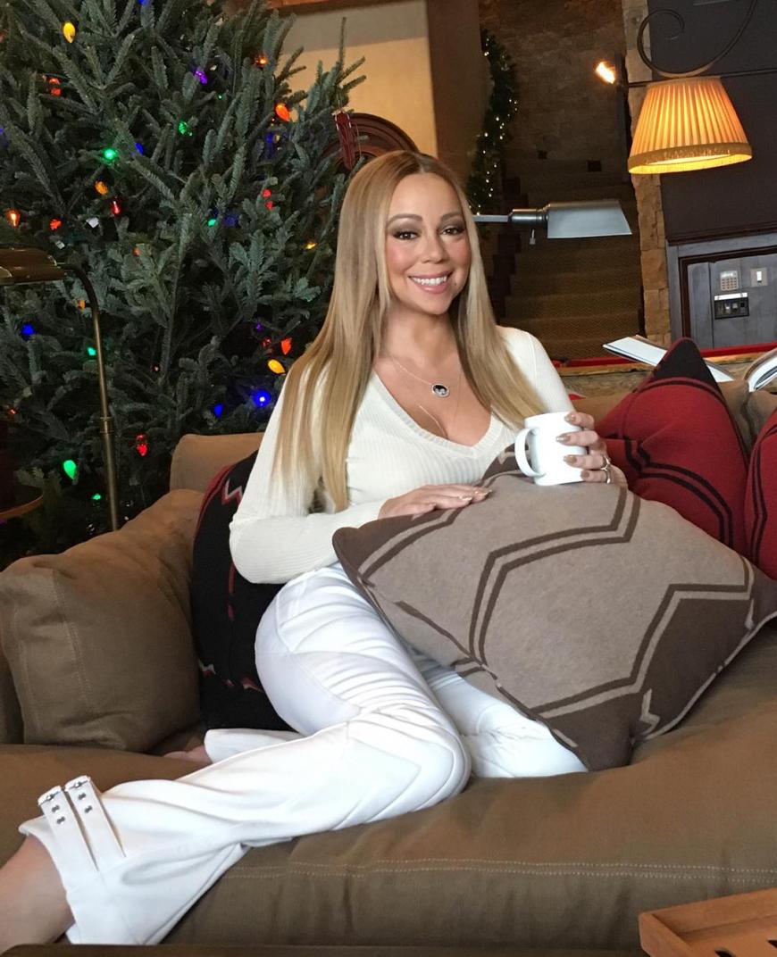 Mariah Carey hat sich schon mal weihnachtlich hübsch gemacht.