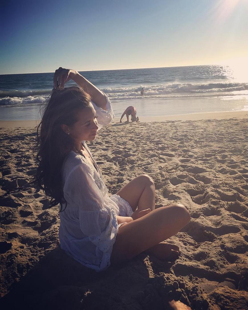 Mandy Capristo postet ein Throwback-Foto am Strand von L.A.