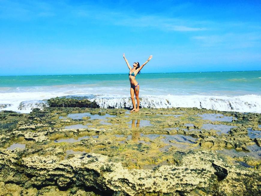 Alessandra Ambrosio urlaubt im traumhaft schönen Brasilien ...