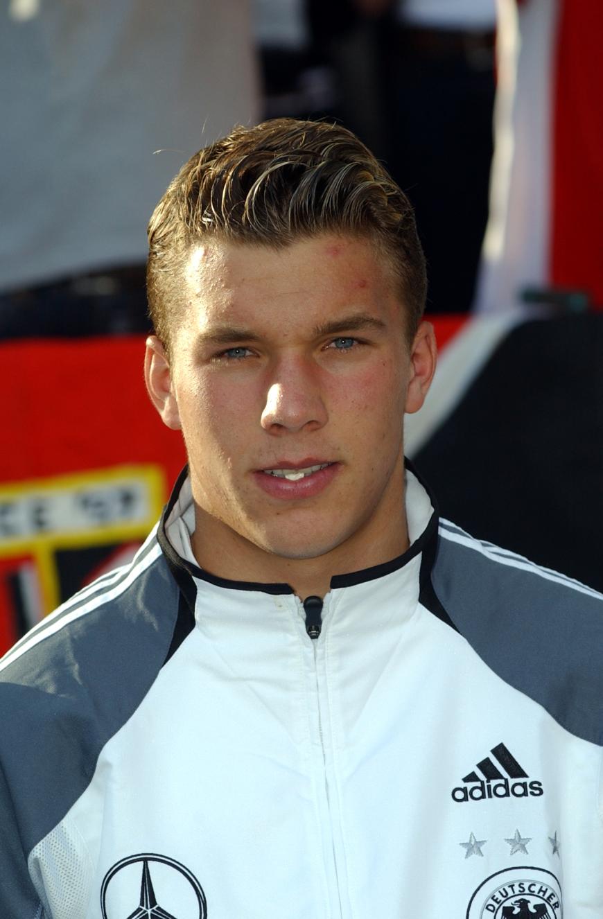 Hihi, süß! So sah Lukas Podolski 2004 beim seinem Debüt in der Nationalmannschaft aus.