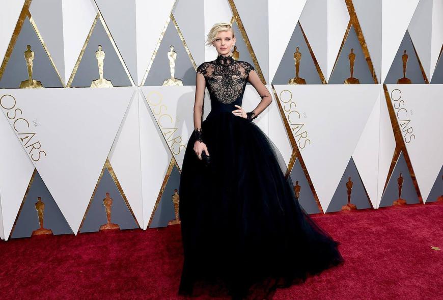 Academy Award 2016: Wow! Model Dorith Mous sah in ihrer aufwändigen Robe mit Spitzen-Dekolleté aus wie aus einer anderen Welt.