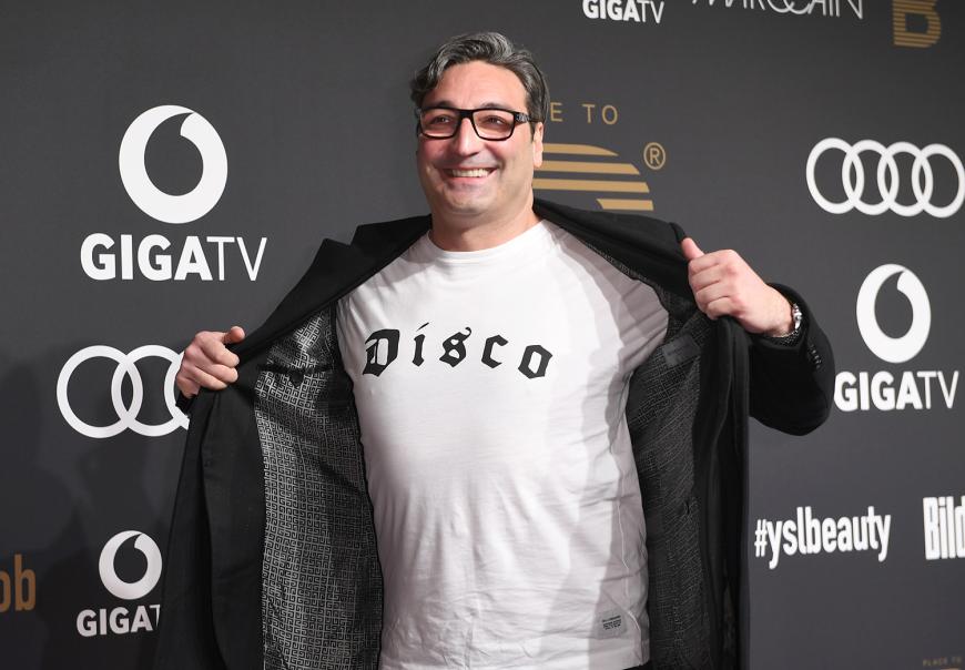 Extrem erfreut über sein T-Shirt: Musiker und Produzent Mousse T
