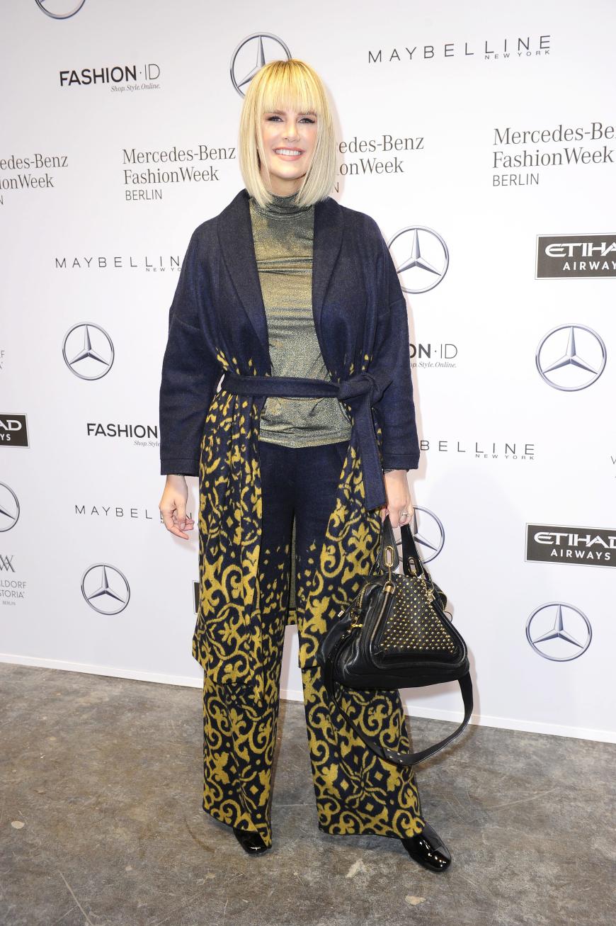 Hui! Monica Ivancan mit einem abenteuerlichen Outfit.