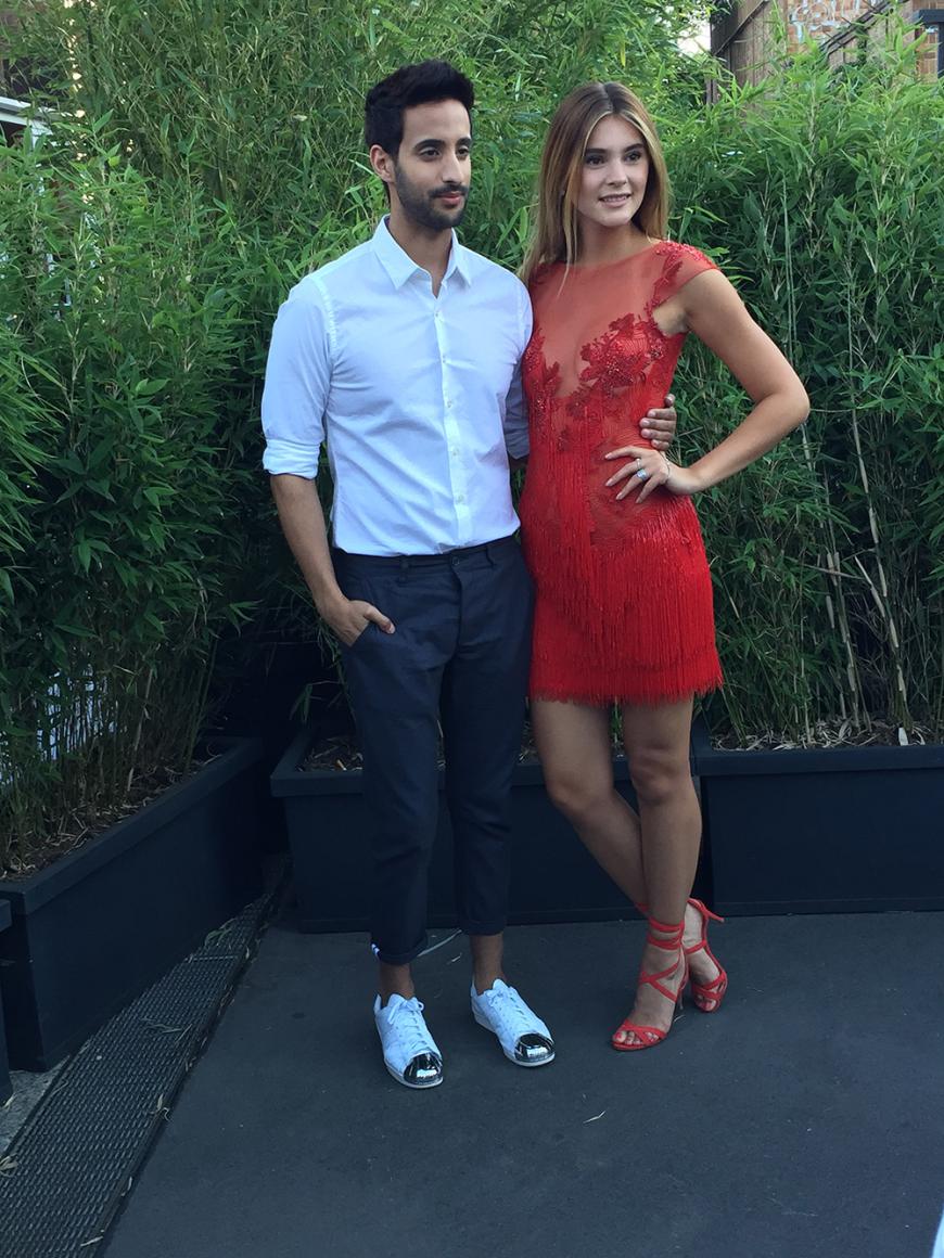 Vor der Show von Guido Maria Kretschmer posieren Sami Slimani und BFF Stefanie Giesinger für die Fotografen.