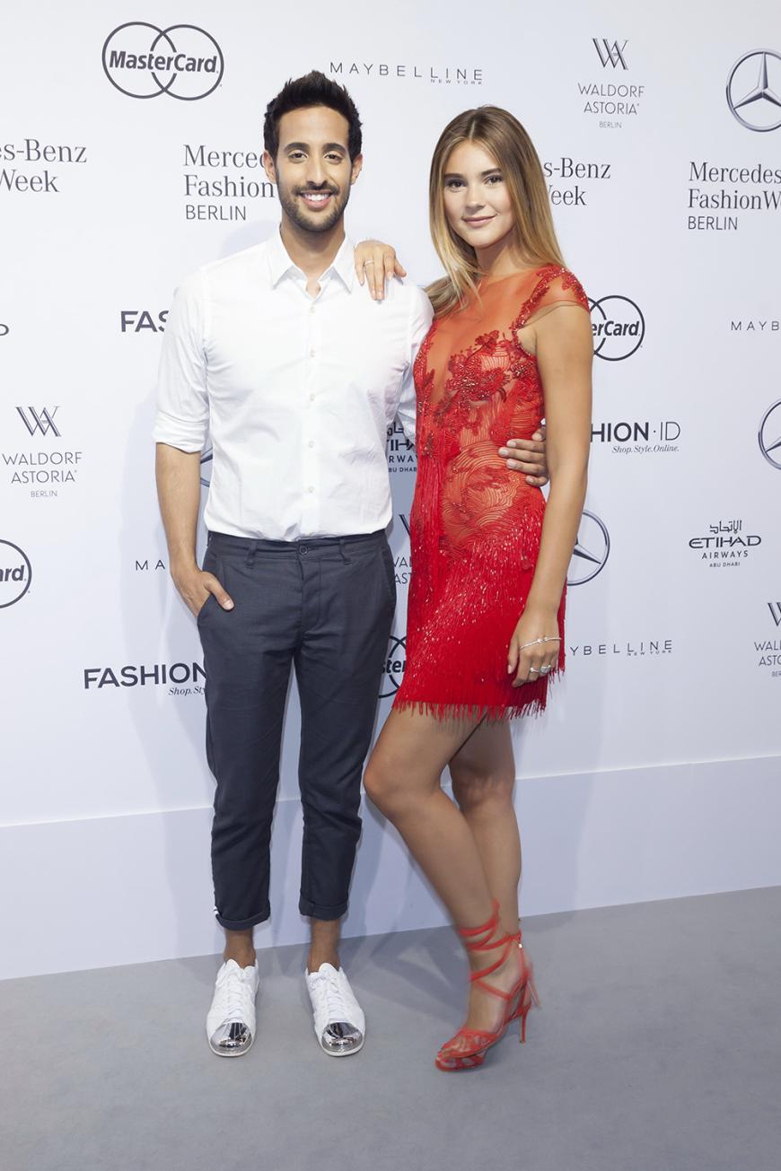 Sami Slimani sah sich die Fashion Show von Guido Maria Kretschmer mit BFF Stefanie Giesinger an.
