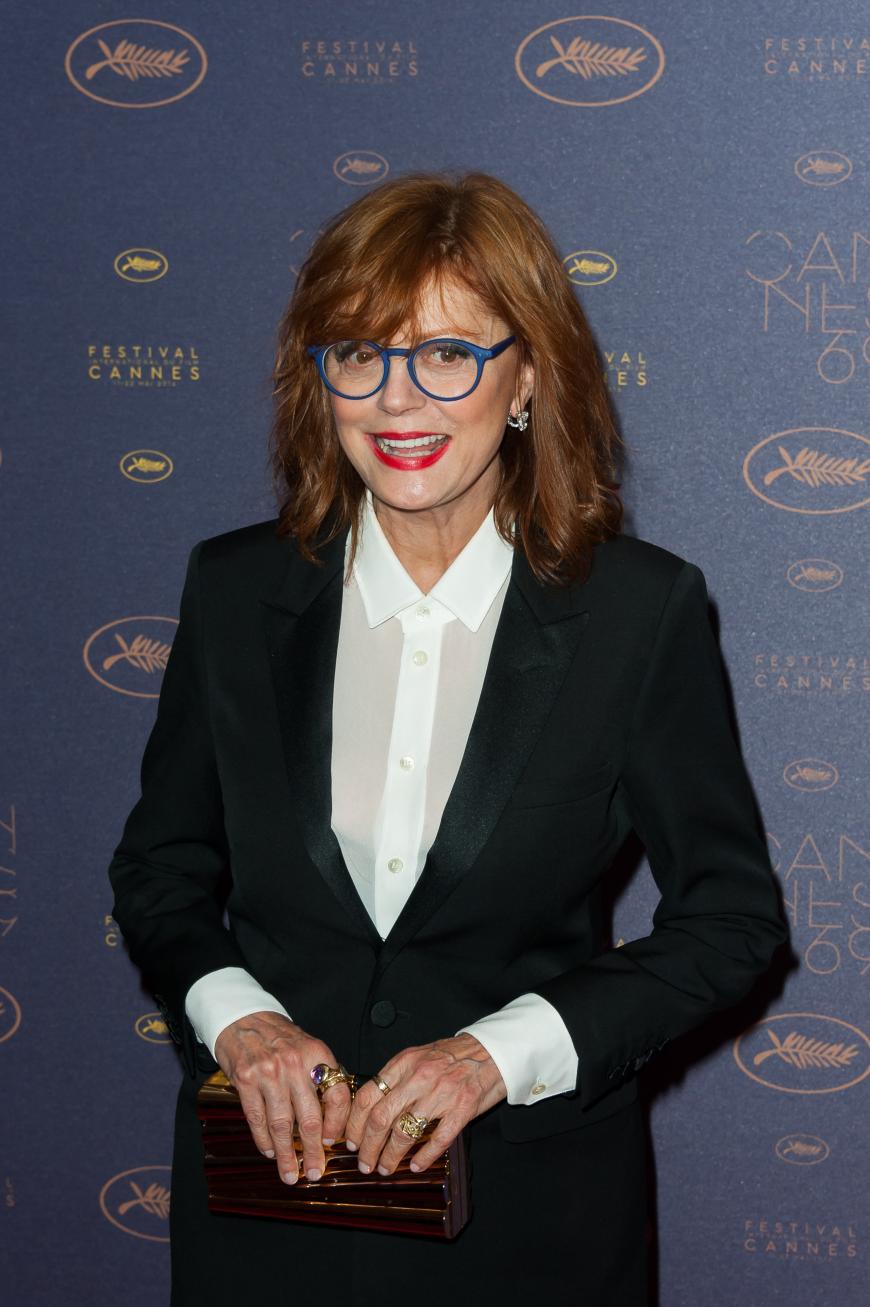 Mut zur Farbe bewies Susan Sarandon mit blauer Brille und roten Lippen