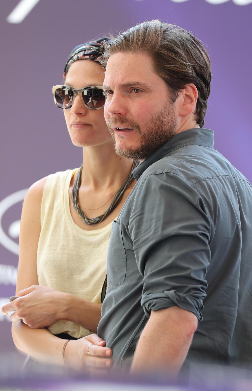 Unser deutscher Hollywood-Export Daniel Brühl ist mit seiner Freundin Felicitas nach Cannes gereist.