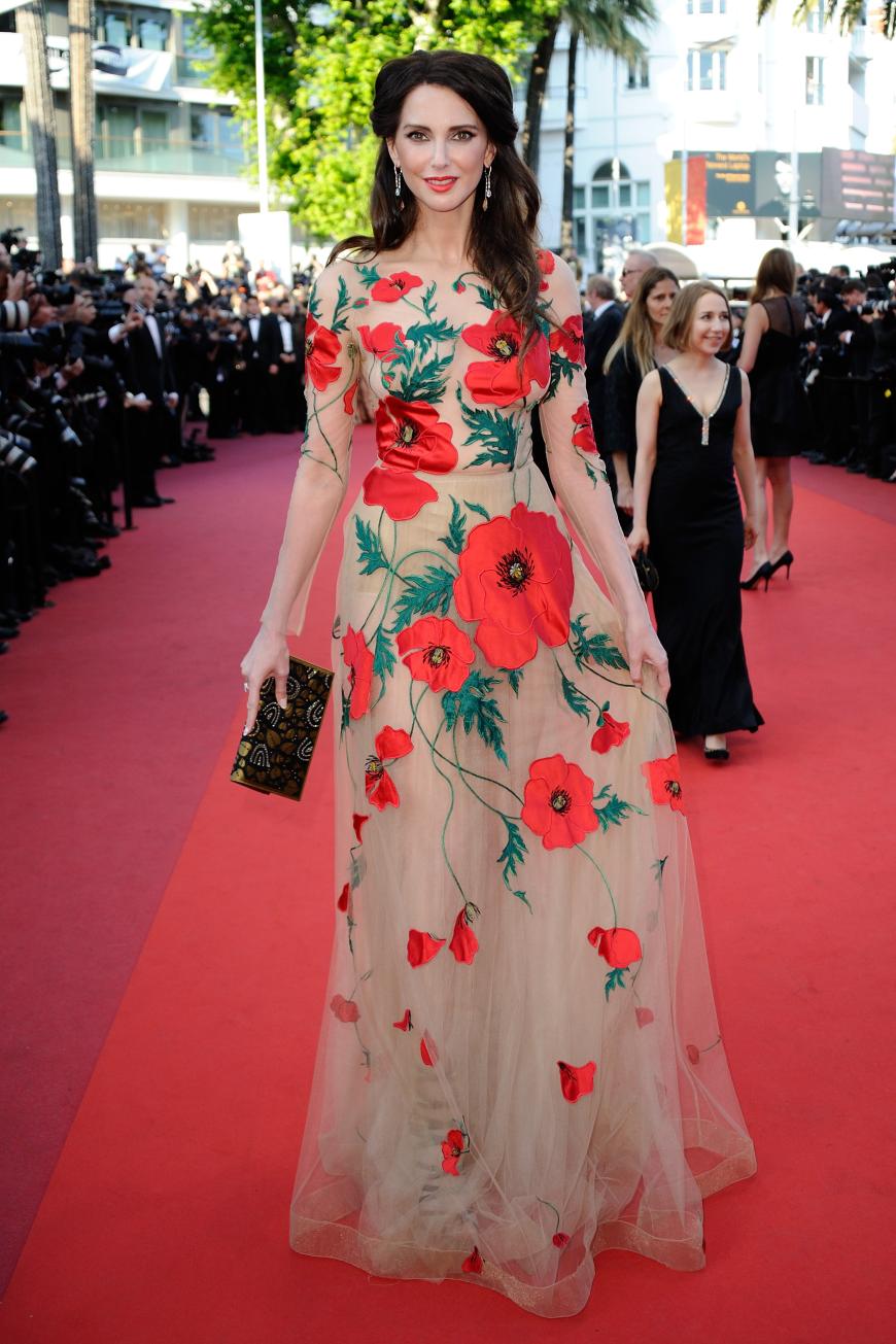 Zwar in Deutschland noch nicht ganz so bekannt, dafür aber in einem wunderschönen Blumendress: die französische Schauspielerin Frederqiue Bel.