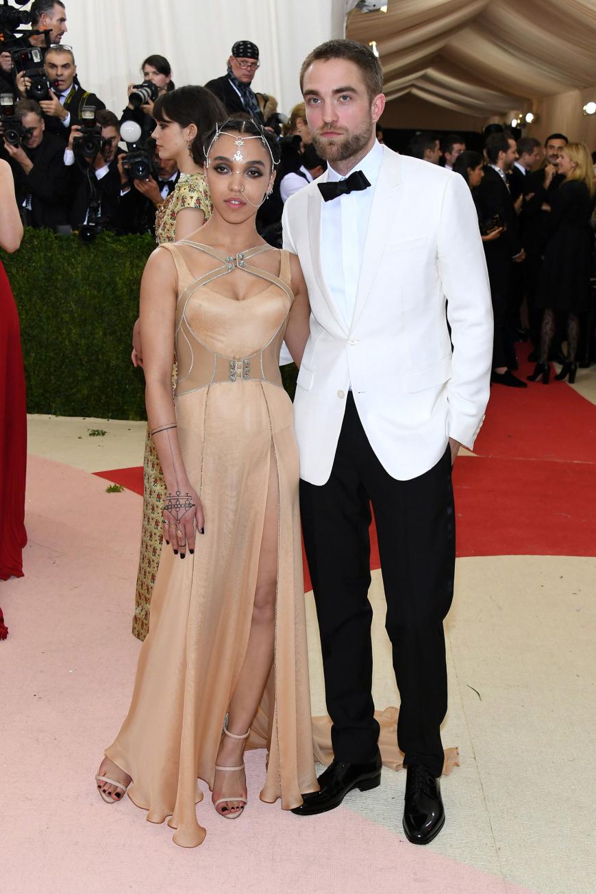 Allen Trennungsgerüchten zum Trotz kam FKA twigs mit Robert Pattinson.
