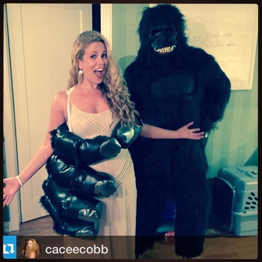 Scrubs-Star Donald Faiser mit seiner schwangeren Frau als King Kong und seine Blondine