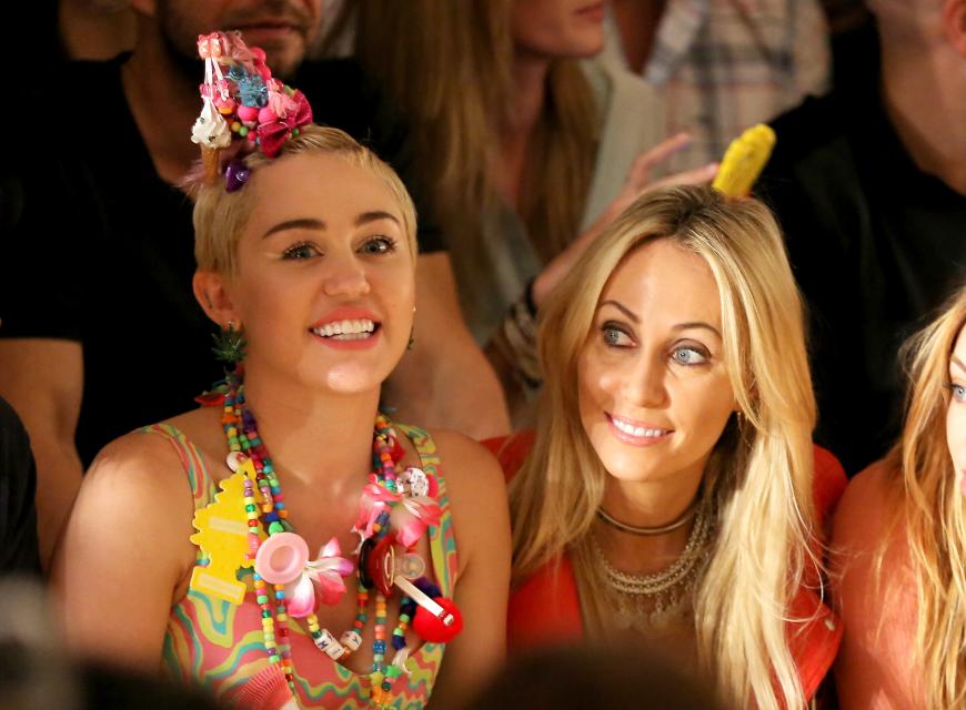 Miley Cyrus war mit Mutter Tish Cyrus bei der Jeremy Scott Show