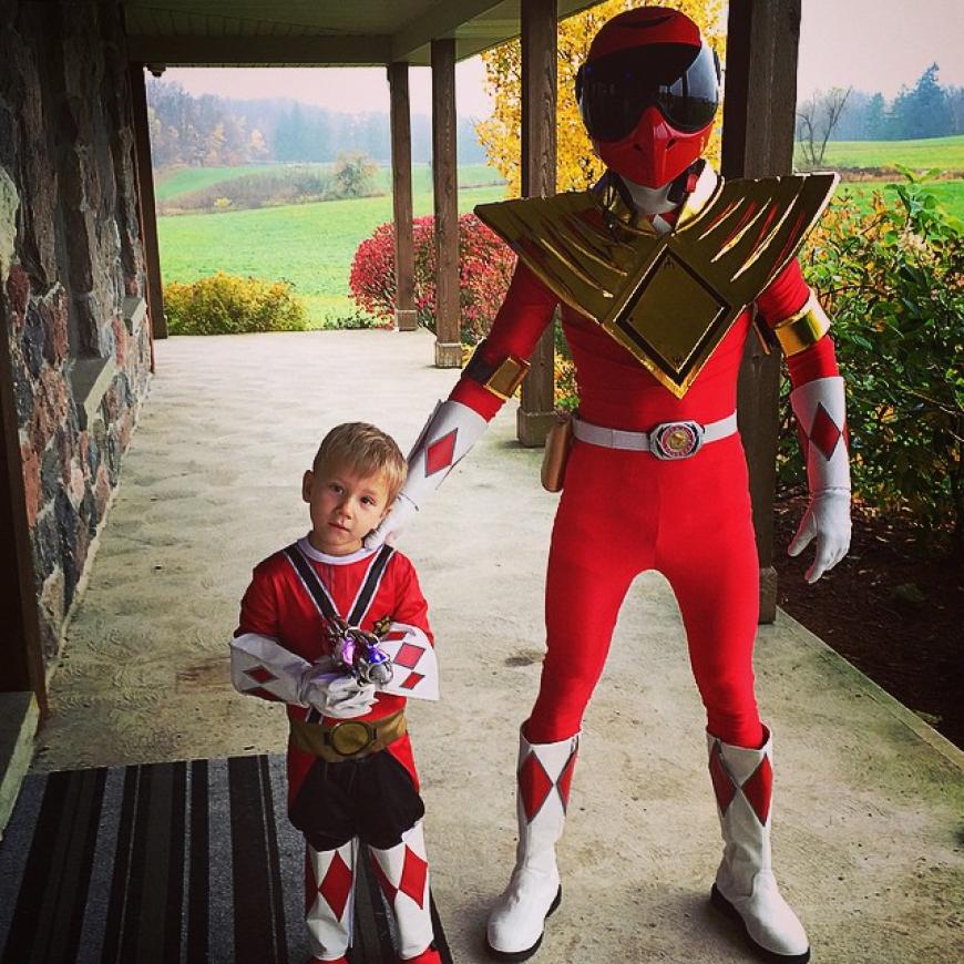Justin Bieber (rechts!) als roter Power Ranger