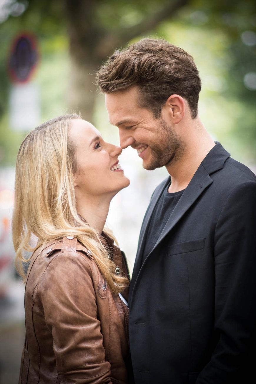 Verliebte Blicke zwischen der RTL-Bachelorette und ihrem Auserwähltem Marvin Albrecht