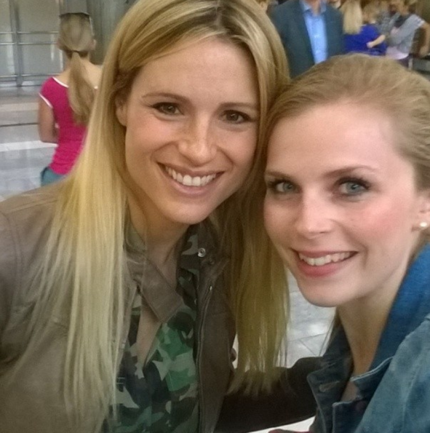 Zufälliges Treffen am Flughafen! Hier stolperte Michelle Hunziker über unsere Beauty-Redakteurin Maxi