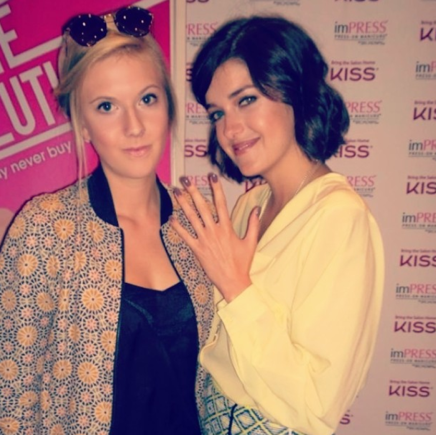 OK!-Online-Mitarbeiterin Nele mit Model Marie Nasemann