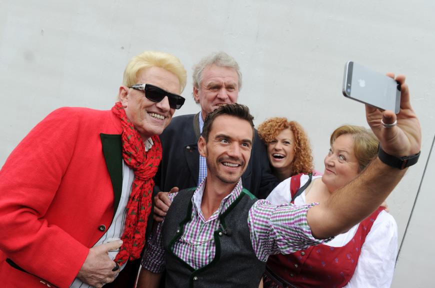 Selfie-Time! Heino mit Florian Silbereisen und Lucy (v.l.)