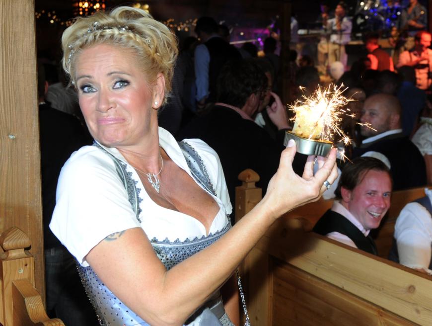 Happy Birthday, Claudia! Effenberg feiert am 20. September am Eröffnungstag im Weinzelt ihren Geburtstag