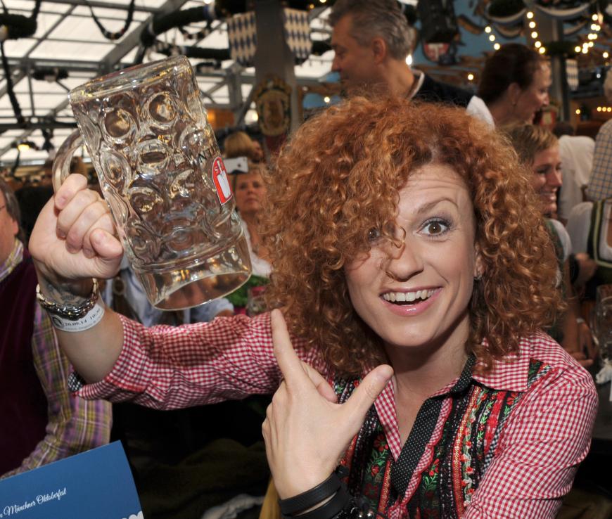 Aber auch ohne den Volkmusik-Star ist Lucy bombig drauf