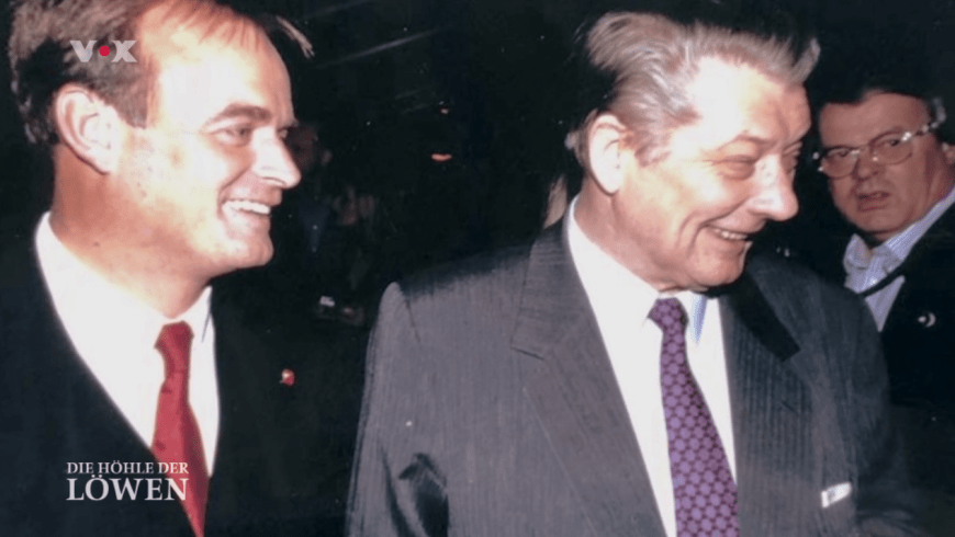 Dort sprach ihn dann Leo Kirch an, der das private Fernsehen mit aufgebaut hat. Kirch war von Kofler so begeistert, dass er ihn zu seinem persönlichen Assistenten machte.