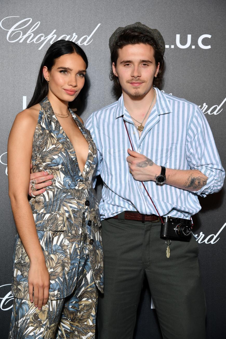 Auch Promi-Spross Brooklyn Beckham hat seine Liebste im Arm: Freundin Hana Cross.