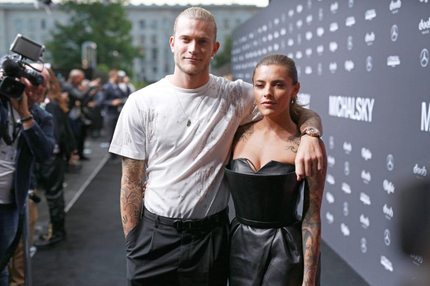 Star-Couple bei der Show von Atelier Michalsky: Loris Karius und Sophia Thomalla
