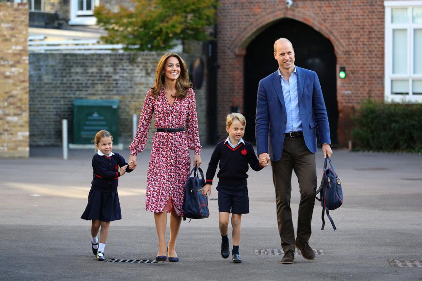 Was für ein emotionaler Moment! Am 5. September 2019 war es soweit: Prinzessin Charlotte wurde eingeschult! Mama Kate und Papa William begleiteten Bruder George und