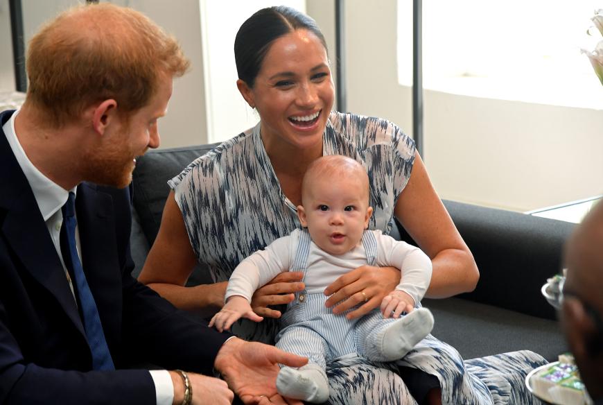 Der drollige Knirps - da sind sich alle einig - sieht aus wie Harry, als er noch ein Baby war.